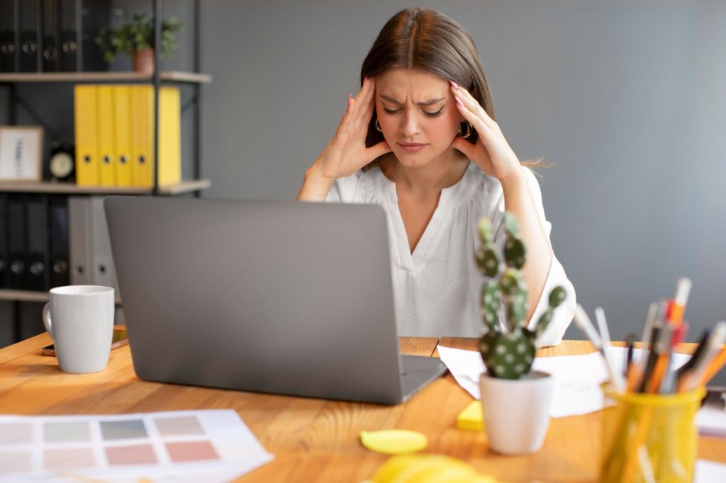 Saúde mental no trabalho: sinais de burnout que você precisa reconhecer