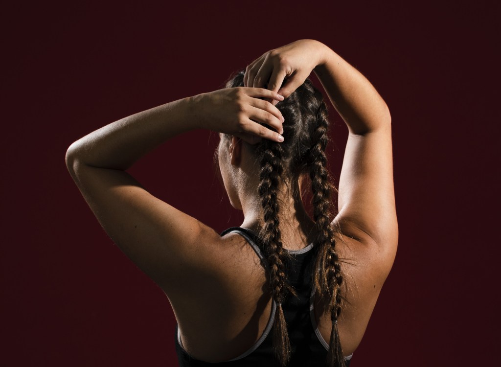 Como cuidar dos cabelos na academia: dicas essenciais para manter a saúde dos fios