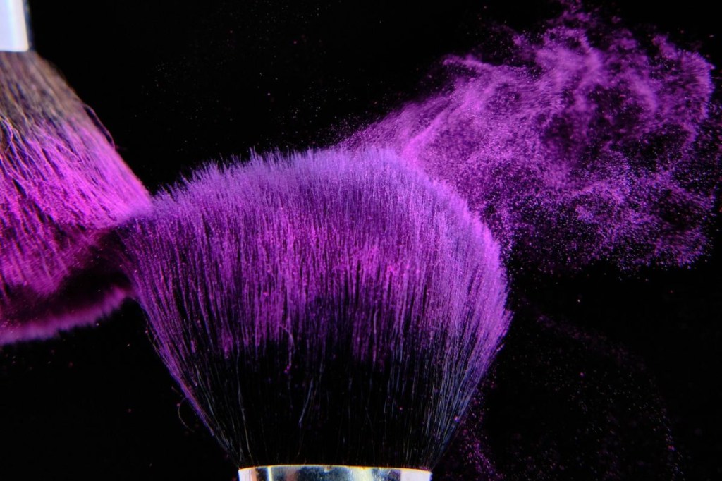 O roxo está de volta: como usar a cor durante o inverno