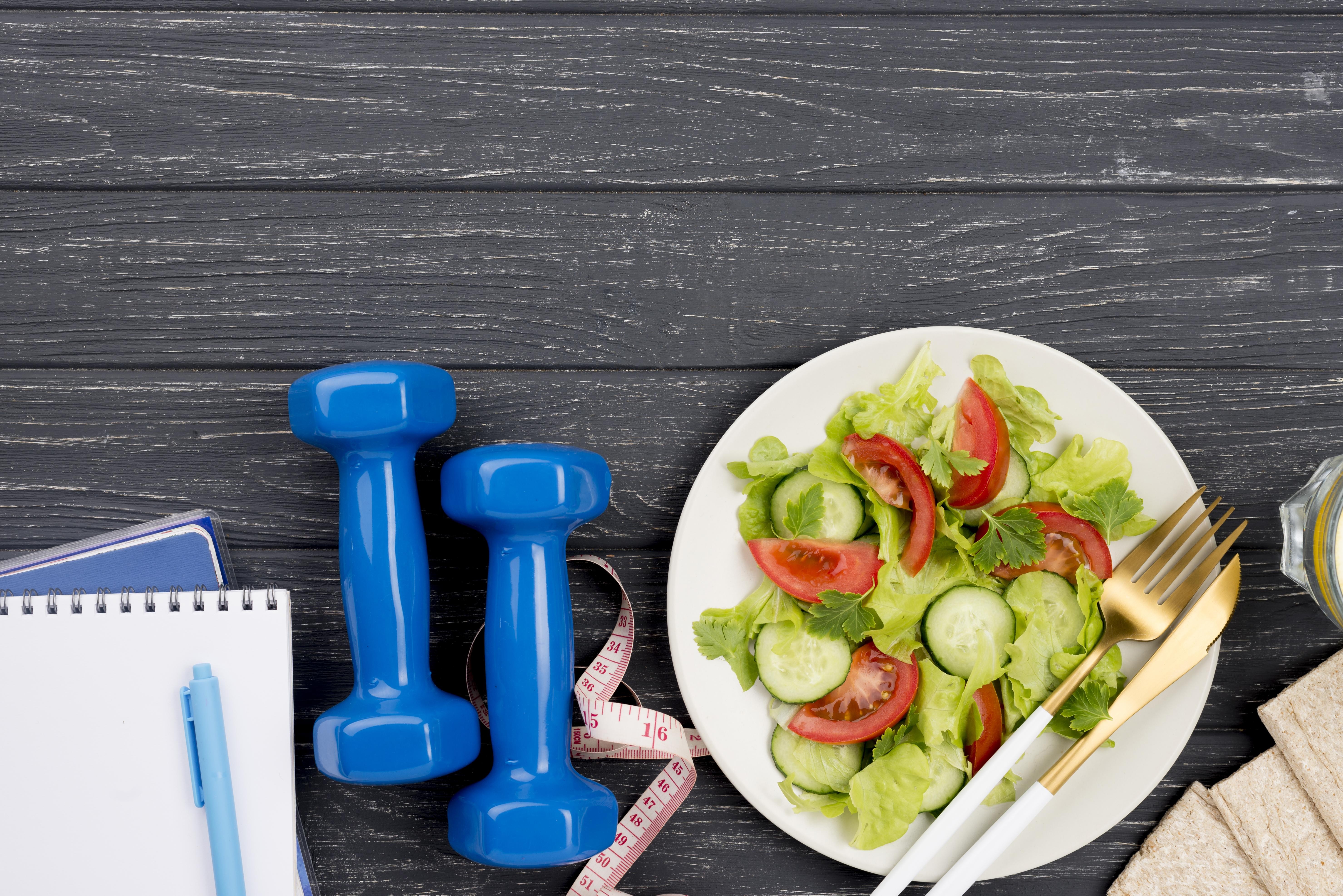 Comer “errado” por uma semana prejudica os resultados? Entenda o impacto na dieta e nos treinos